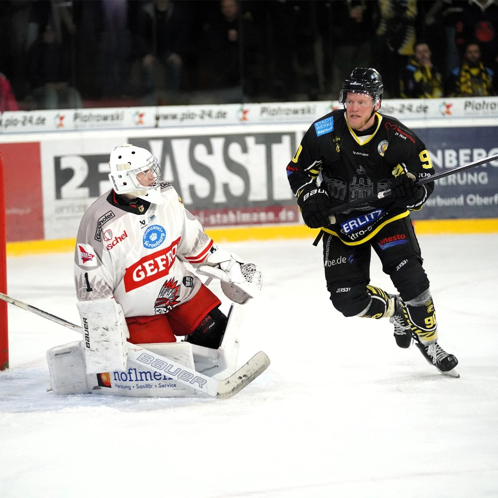 Jan Hammerbauer beim Spiel gegen die ECDC Memmingen Indians