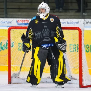 Maxi Meier im Tor der Tigers gegen den EV Füssen