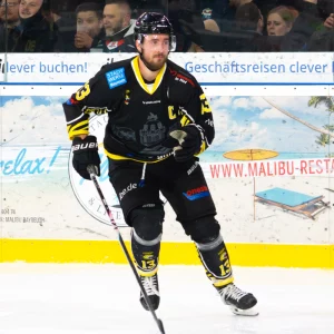 Michal Spacek im Trikot der onesto Tigers beim Spiel gegen die Selber Wölfe
